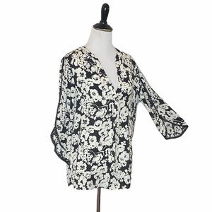 Ivanka Trump floral scallop lace blouse Size Medium